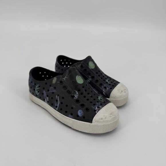 Native Boys Black Jefferson Water Friendly Perforated Slip On Shoes Size C8 - Picture 2 of 9